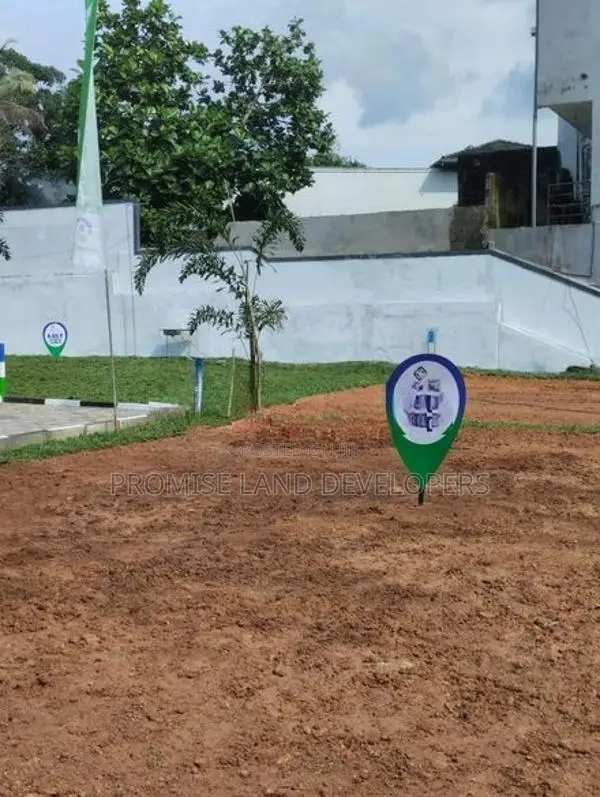 Land for sale in Athurugiriya city center C33