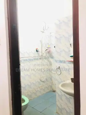 Charming Modern Home Convenient Location Adiambalama