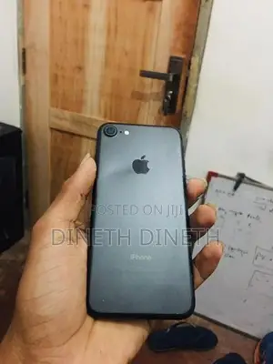 Apple iPhone 7 32GB (Used)