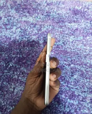 Apple iPhone SE 2 (Used)