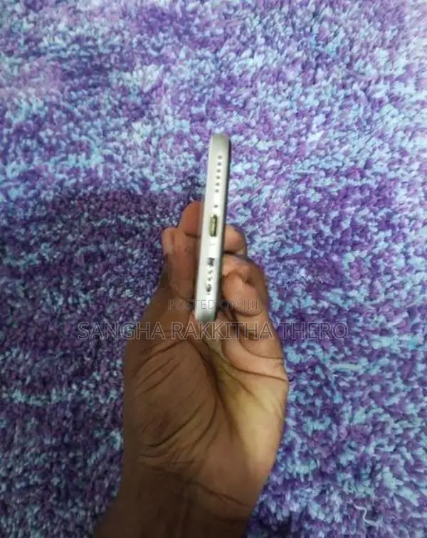 Apple iPhone SE 2 (Used)