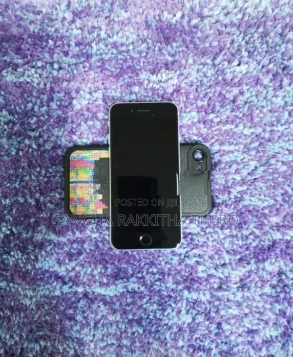 Apple iPhone SE 2 (Used)
