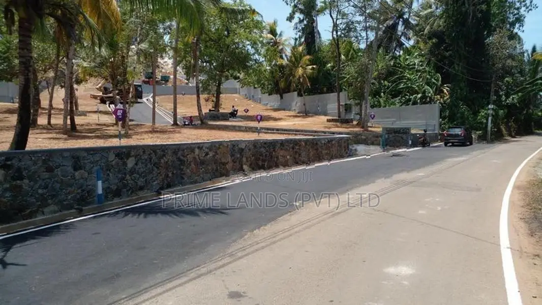 ගාල්ල කරාපිටිය රෝහලට ලගින් බිම් කොටස්