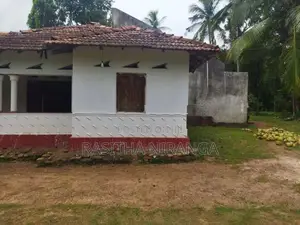 Welipennagahamulla, Nattandiya Complete Land with House for Sale