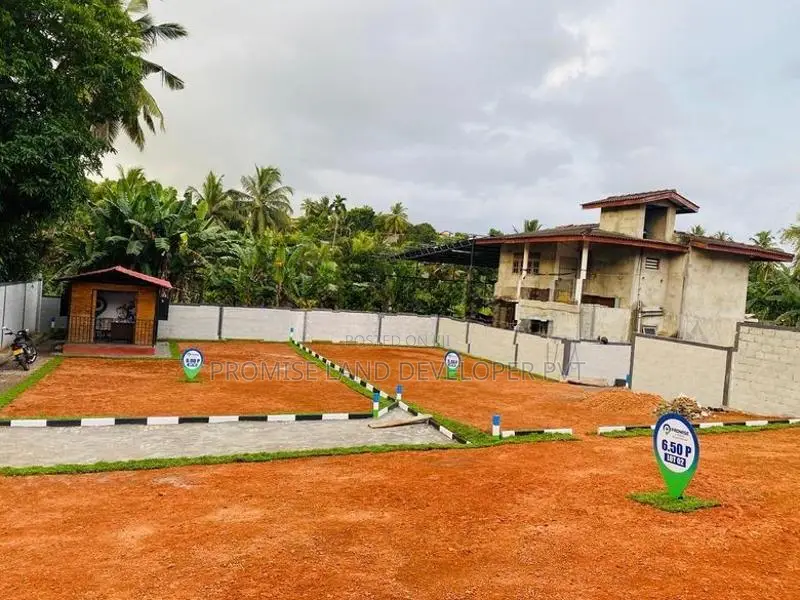 පිළියන්දලට ළඟපාත කහපොළ මඩපාත 6.40.p ඉඩම් කැබලි විකිණීමට D29