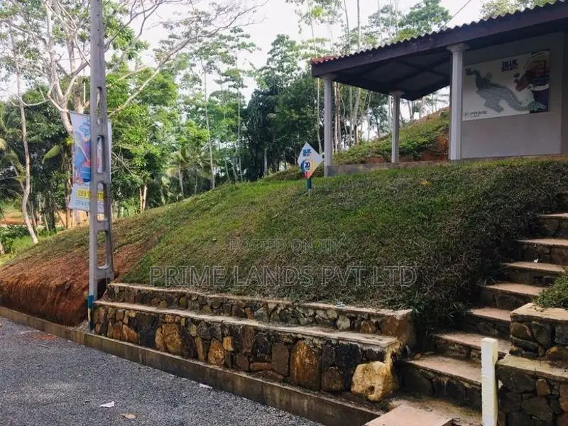 හබරාදුව බිම් කොටස්