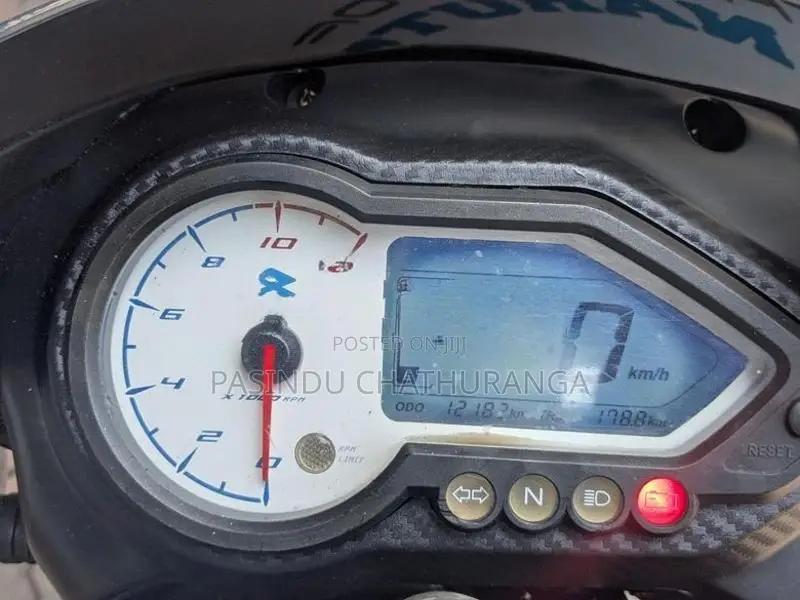 Bajaj Pulsar 200 2009