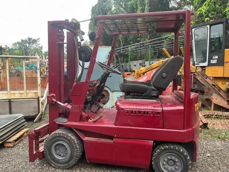 TOYOTA ELECTRIC FORKLIFT