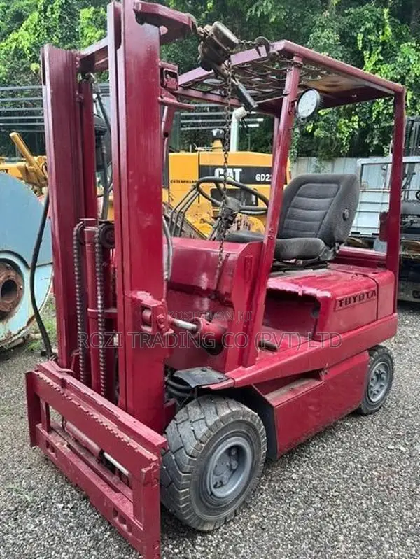 TOYOTA ELECTRIC FORKLIFT