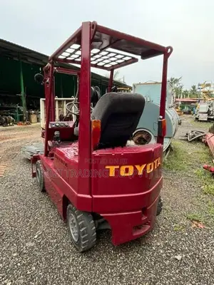 TOYOTA ELECTRIC FORKLIFT