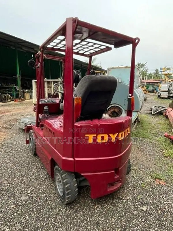 TOYOTA ELECTRIC FORKLIFT