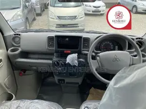 Mitsubishi Minicab 2025
