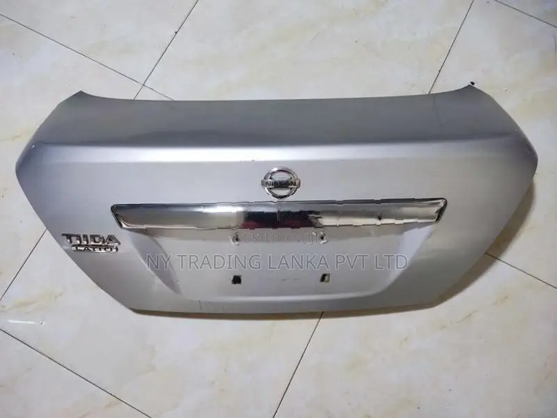 Nissan Tiida Dicky Door