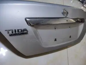 Nissan Tiida Dicky Door