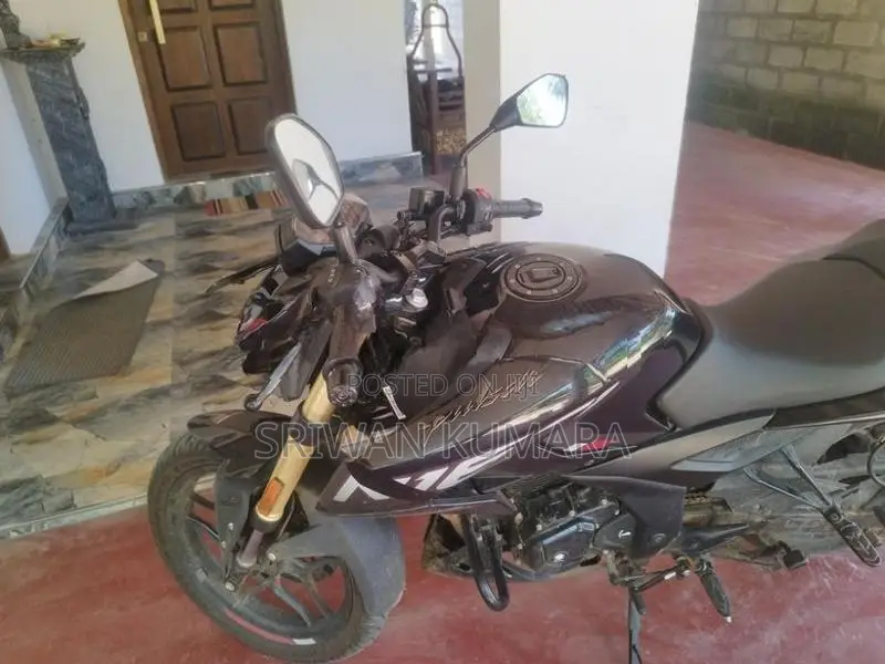 Bajaj Pulsar N160 Premium 2026