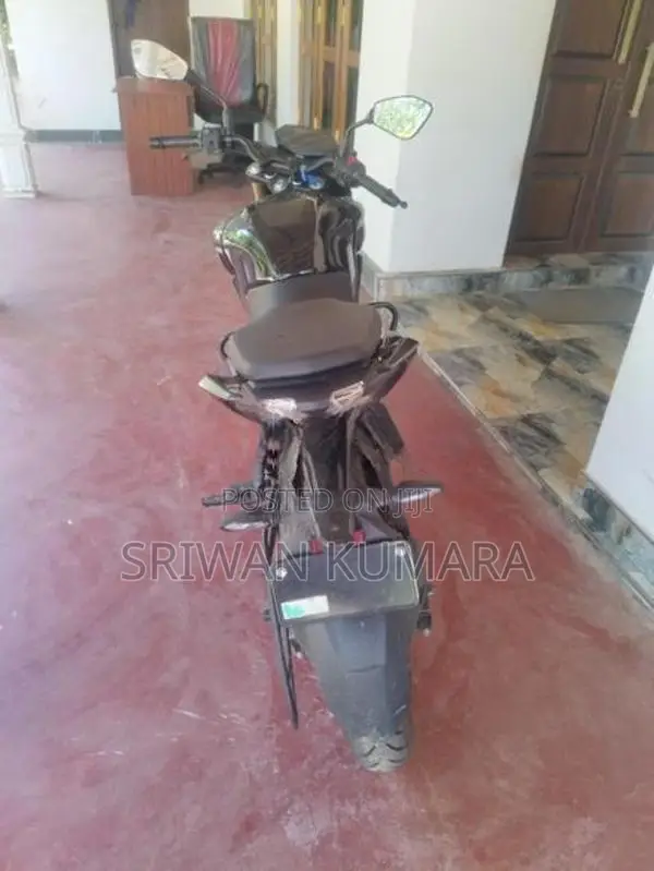 Bajaj Pulsar N160 Premium 2026