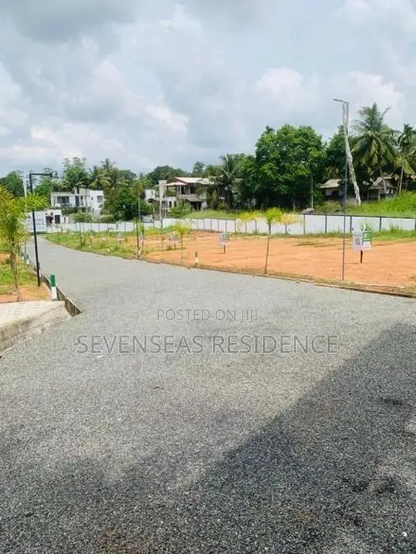 නේවාසික බිම් කොටස් විකිනීමට අතුරුගුරිය