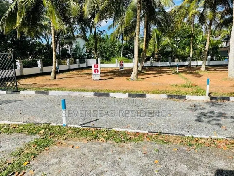 නේවාසික බිම් කොටස් විකිනීමට කහතුඩුව