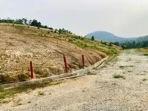 අවිස්සාවේල්ල ප්‍රදාන පාරට කිට්ටුව ඉඩම්