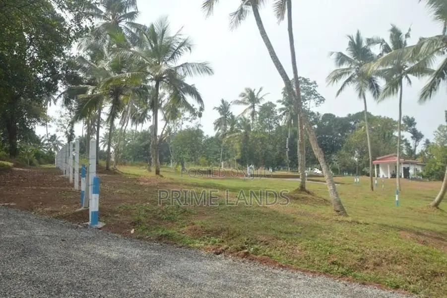 වටිනා මොරටුව නගර සීමාවෙන් ඉඩම්