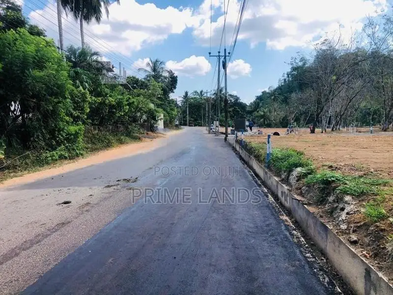 වටිනා ඉඩමක් කනන්විල හන්දියේන්