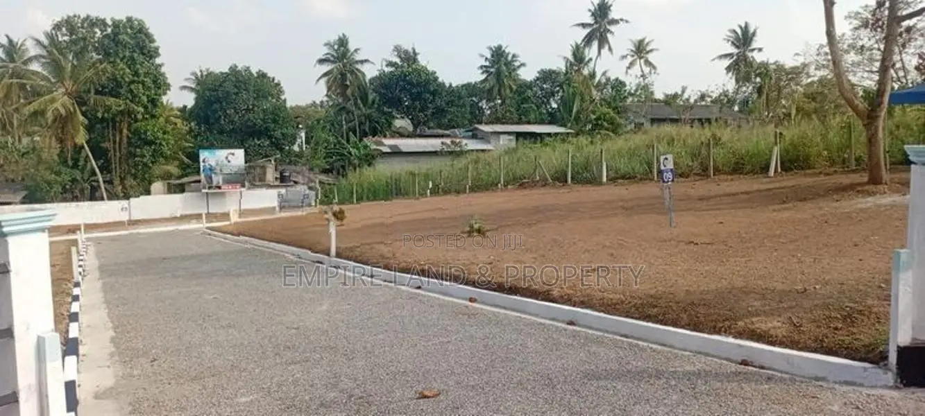 Super Luxury Land for Sale in Vidyala Junction – Pannipitiya