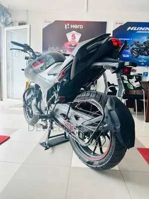 Hero Hunk 160R 4V 2026