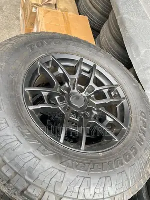 265/70/17 Inch 6/139.7 Alloy wheels with Toyo Japan tyres
