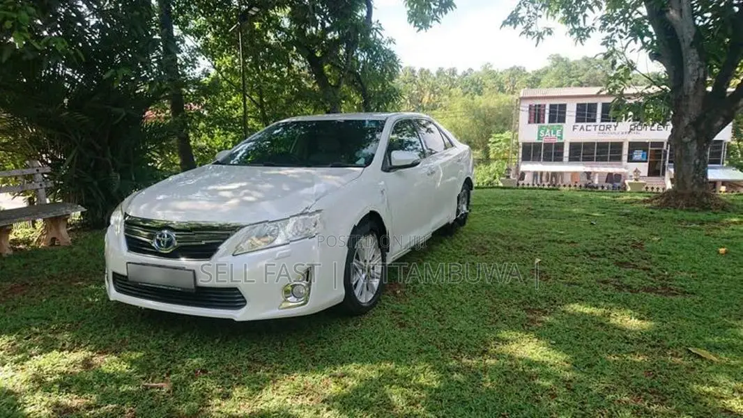 Toyota Camry Hybrid 2013