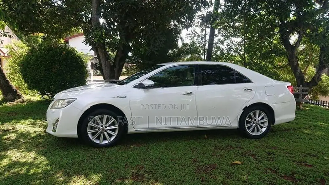 Toyota Camry Hybrid 2013