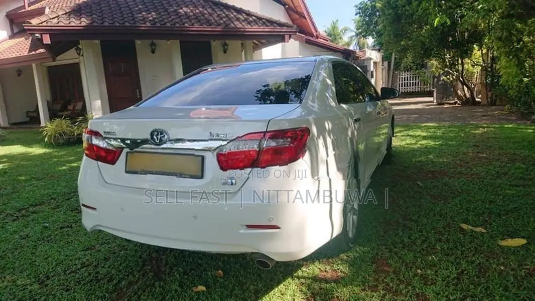 Toyota Camry Hybrid 2013