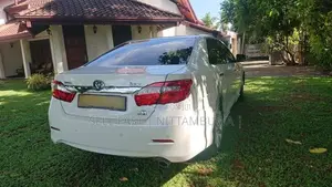 Toyota Camry Hybrid 2013