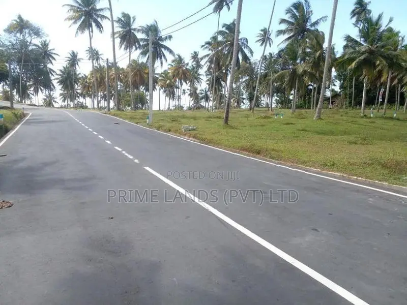 මාතර නව නගරයෙන් අගනා බිම් කොටස්