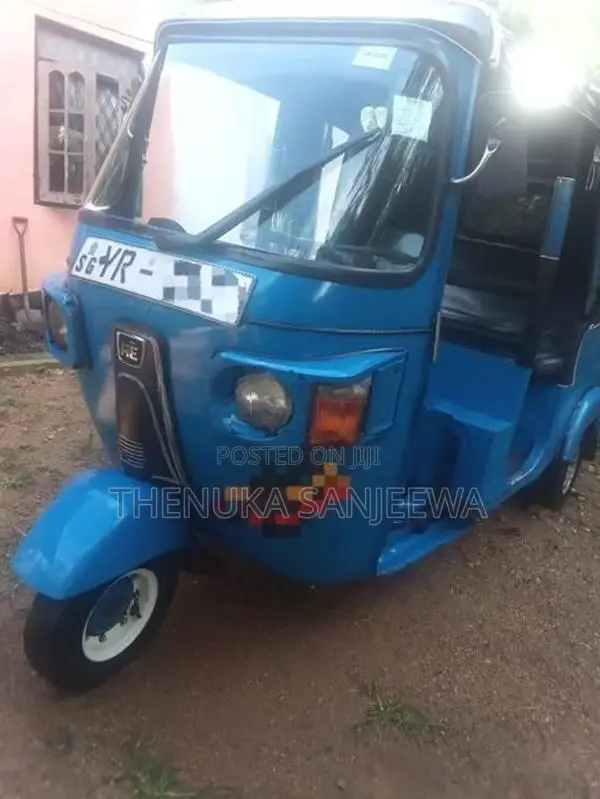 Bajaj RE 2011