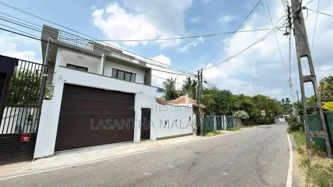 Brand New 3 Storey House for sale in Kittawa Makubura