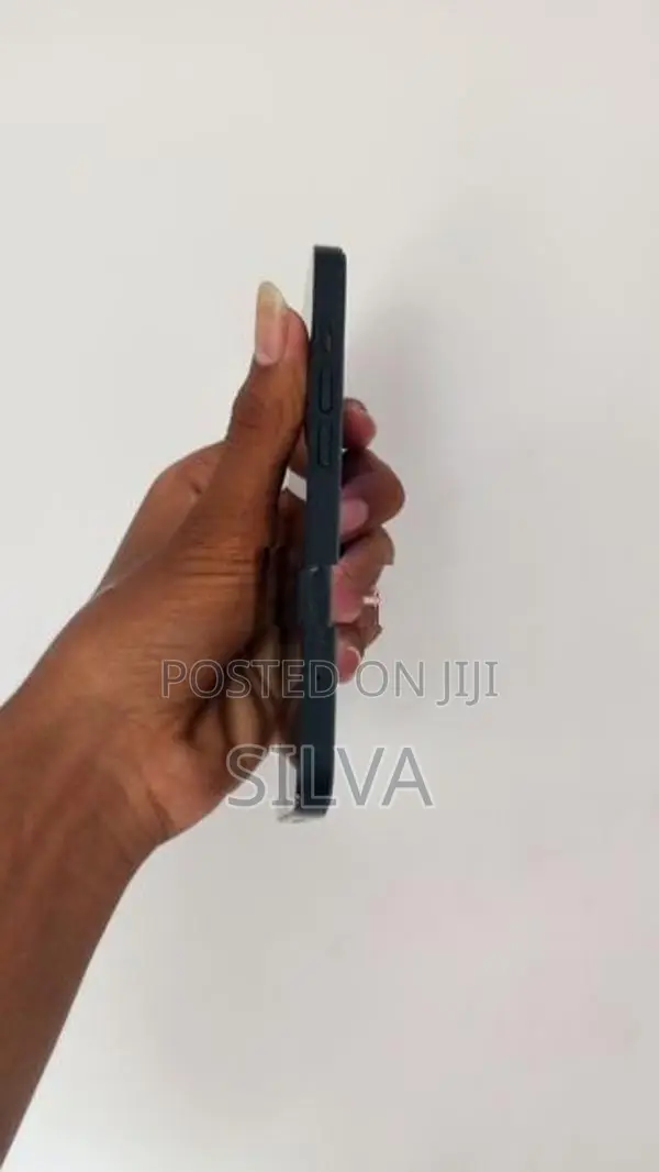 Apple iPhone 13 (Used)