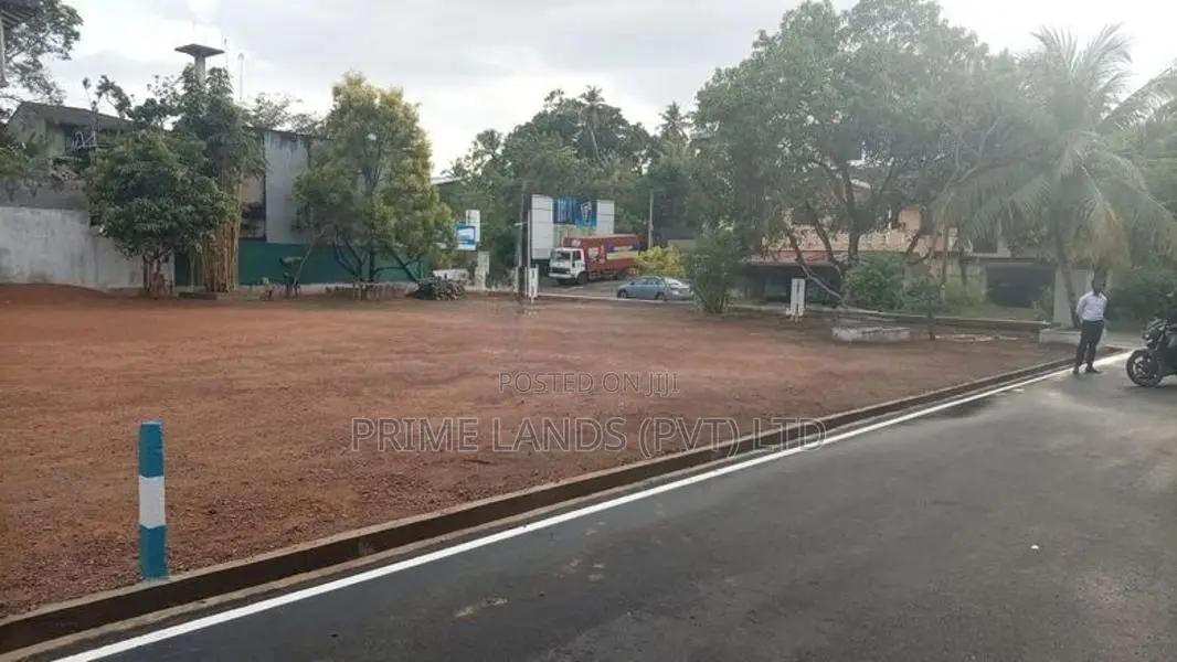 ගාල්ල මීපාවලින් බිම් කොටස්