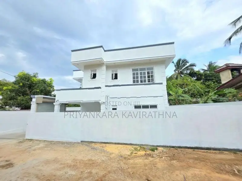 Luxury House For Sale in Kasbawa