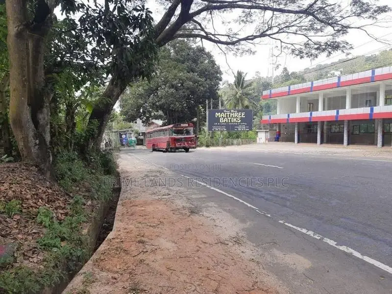 Residential land for sale in Uthuwankanda