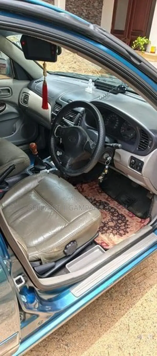 Nissan Sunny 2002