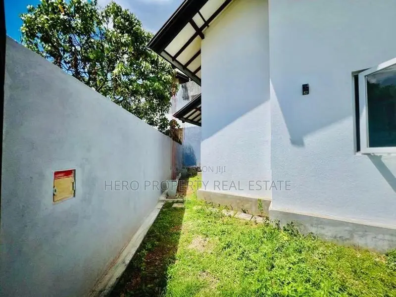 Single Story Modern Luxury House for Sale in Athurugiriya