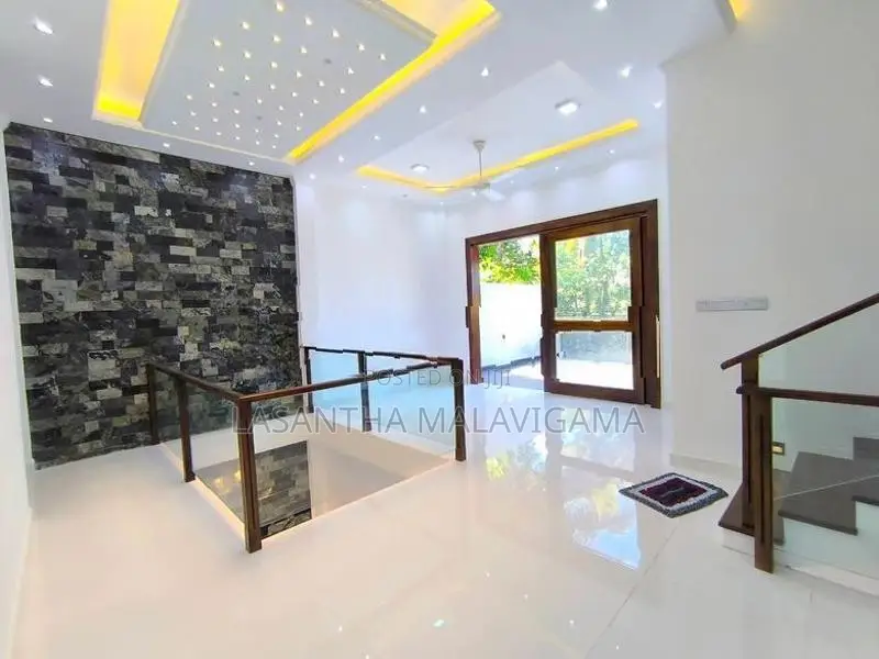 Brand New 3 Storey House for sale in Malabe