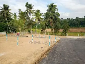 මිනුවන්ගොඩ වීදියවත්ත හංදියෙන් වටිනා ඉඩමක්