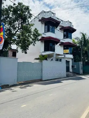 Luxurious 3-Storied House in Bokundara