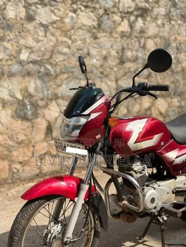 Bajaj CT100 2013
