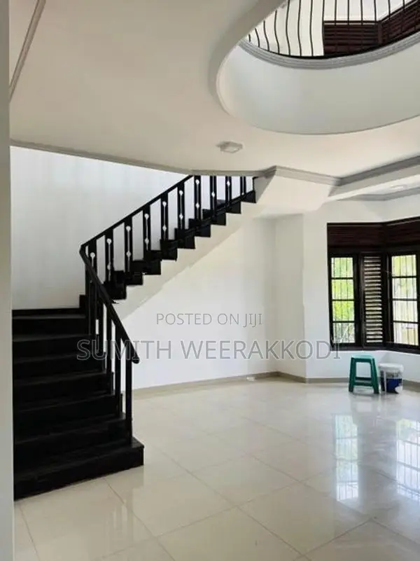 Luxurious 3-Storied House in Bokundara