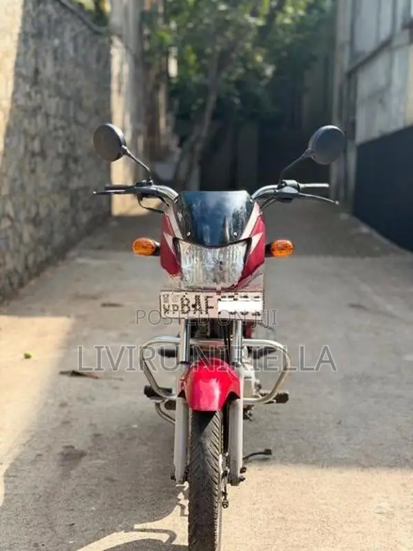 Bajaj CT100 2013