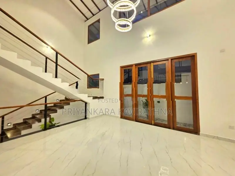 11.5 Perch / Mordern Architecture Designed Luxury House in Piliyandala