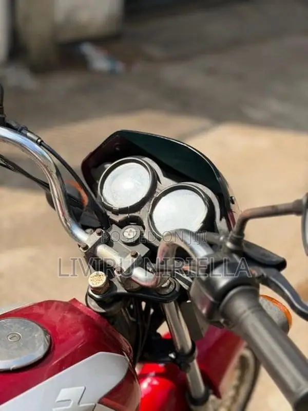 Bajaj CT100 2013