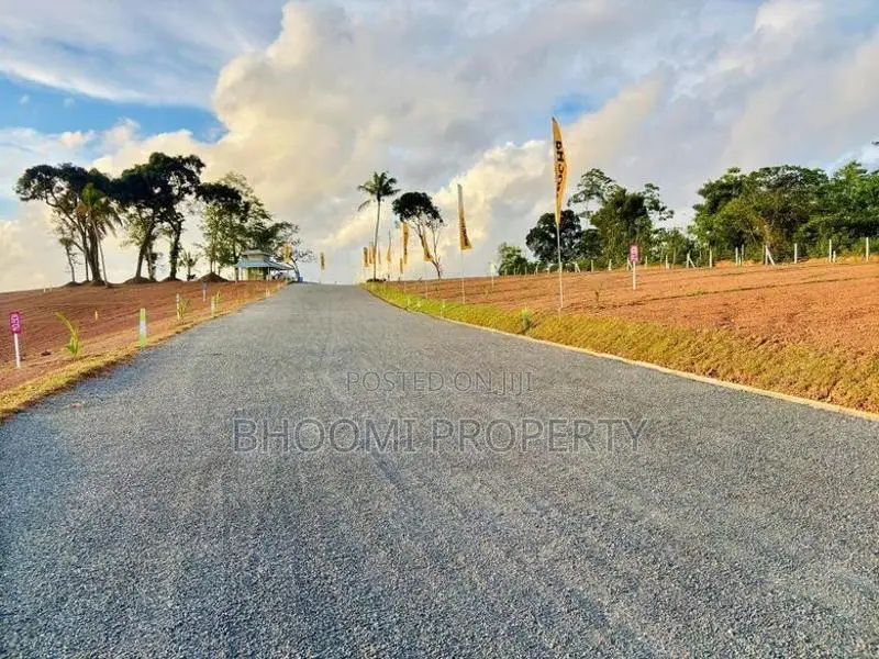 කළුතර නගරයට ලගින්ම බිම් කොටස්